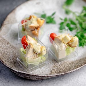Цезарь с куриным филе в шоте