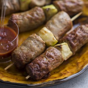Шашлычок из говяжей колбаски