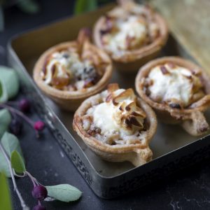 Яблочный жульен под сыром Дор Блю