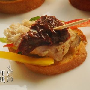 Брускетта с маринованной индейкой и вяленым помидором