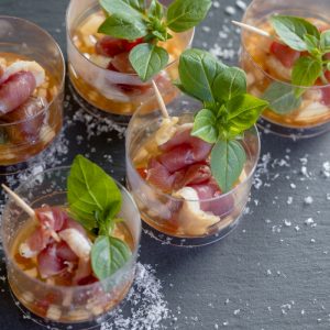 Чатни из манго в кисло-сладком соусе с вяленой уткой